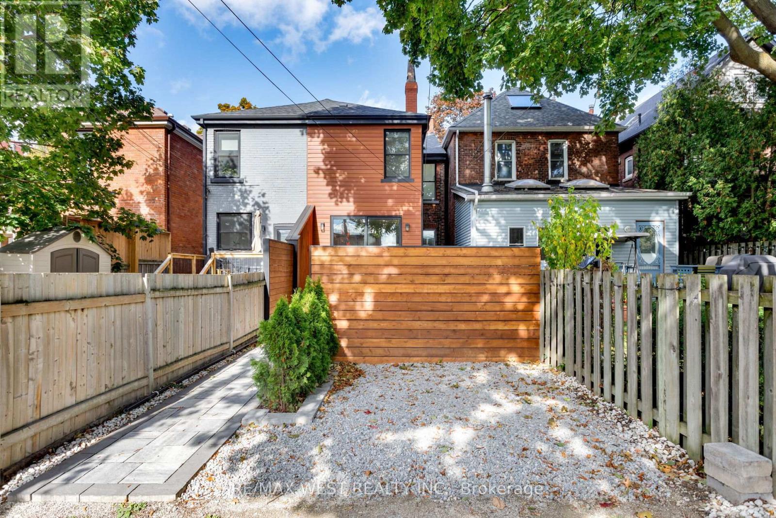71 Harvard Avenue, Toronto, Ontario  M6R 1C7 - Photo 24 - W12484484