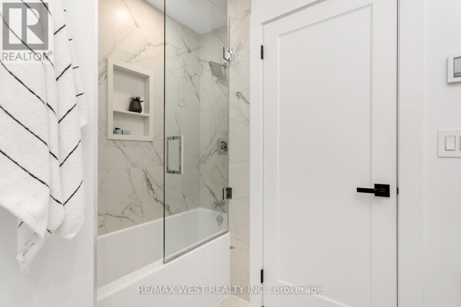71 Harvard Avenue, Toronto, Ontario  M6R 1C7 - Photo 32 - W12484484