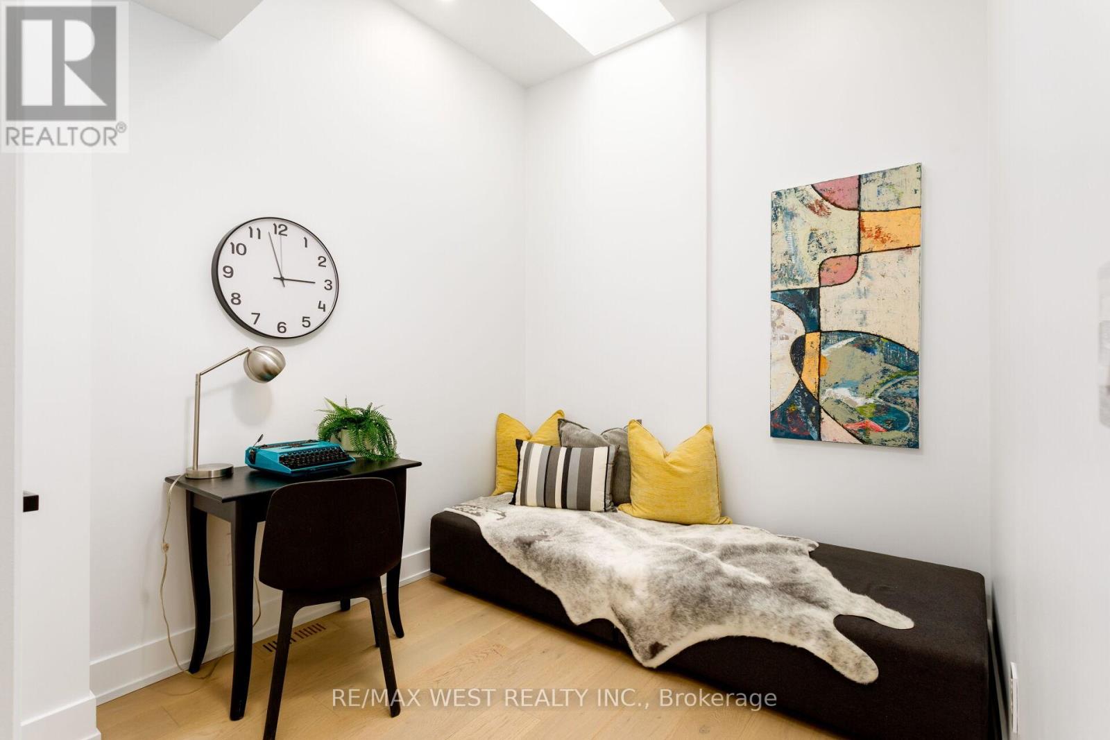 71 Harvard Avenue, Toronto, Ontario  M6R 1C7 - Photo 34 - W12484484