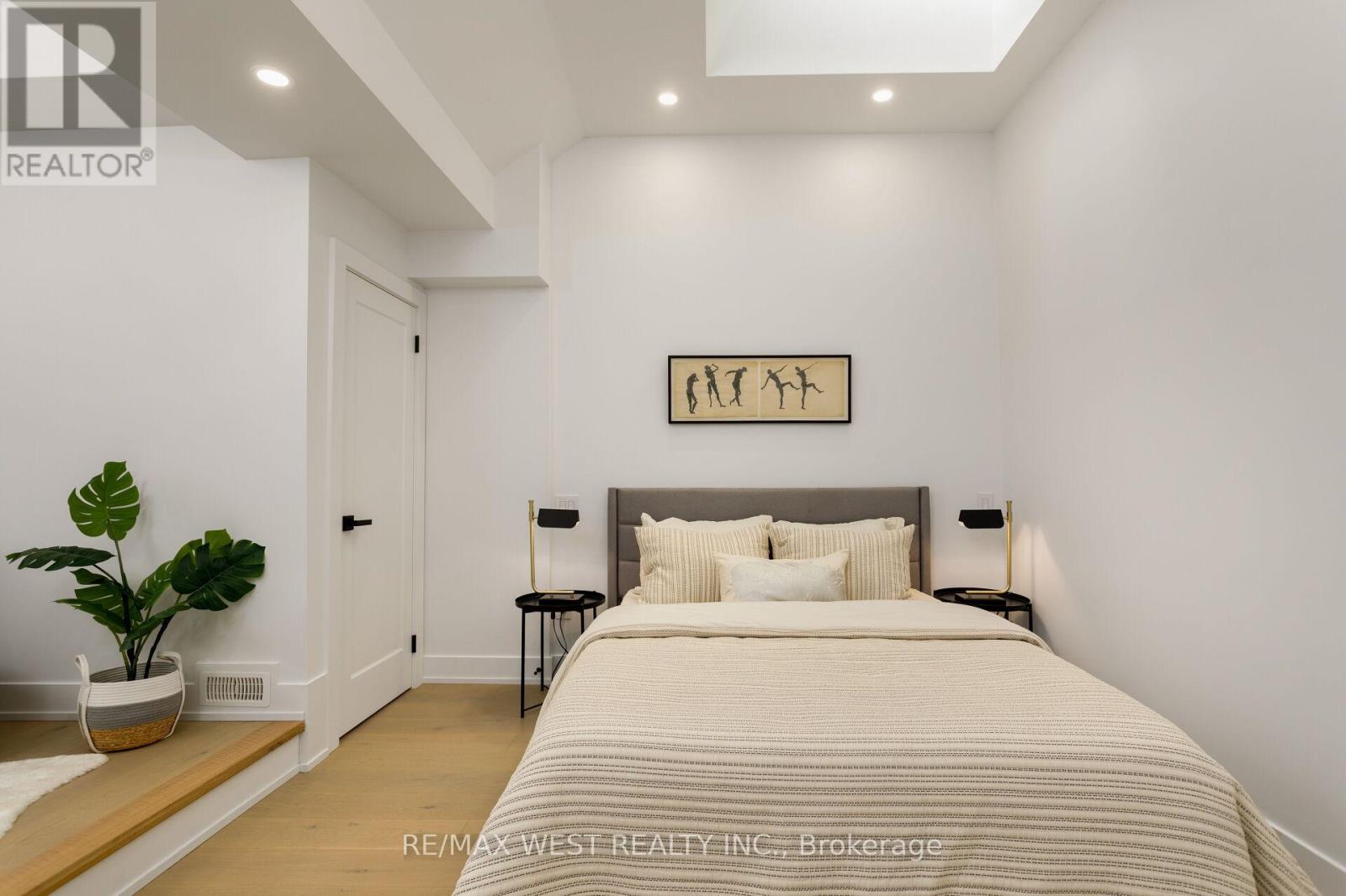 71 Harvard Avenue, Toronto, Ontario  M6R 1C7 - Photo 38 - W12484484