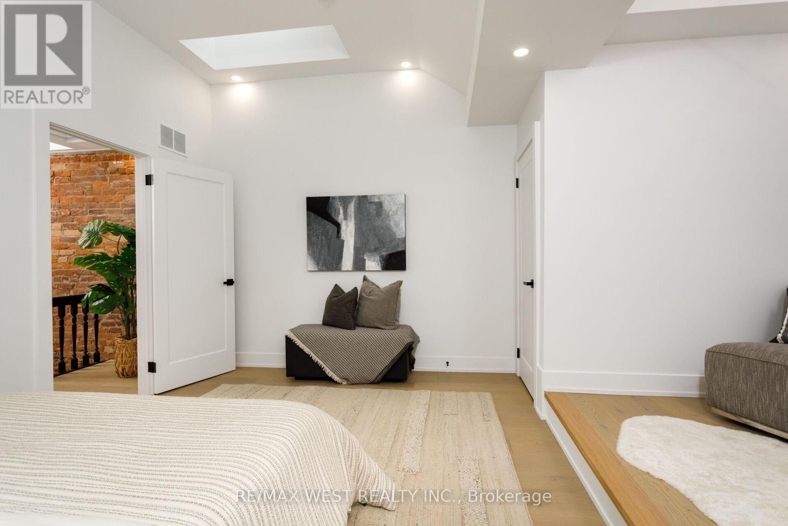 71 Harvard Avenue, Toronto, Ontario  M6R 1C7 - Photo 39 - W12484484