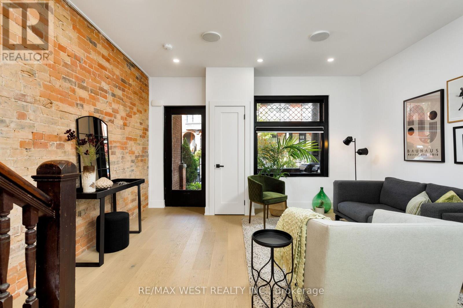 71 Harvard Avenue, Toronto, Ontario  M6R 1C7 - Photo 4 - W12484484