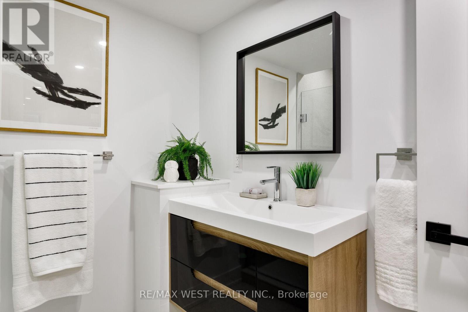 71 Harvard Avenue, Toronto, Ontario  M6R 1C7 - Photo 45 - W12484484