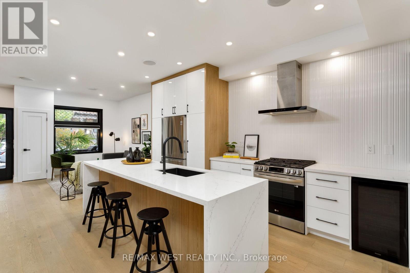 71 Harvard Avenue, Toronto, Ontario  M6R 1C7 - Photo 9 - W12484484