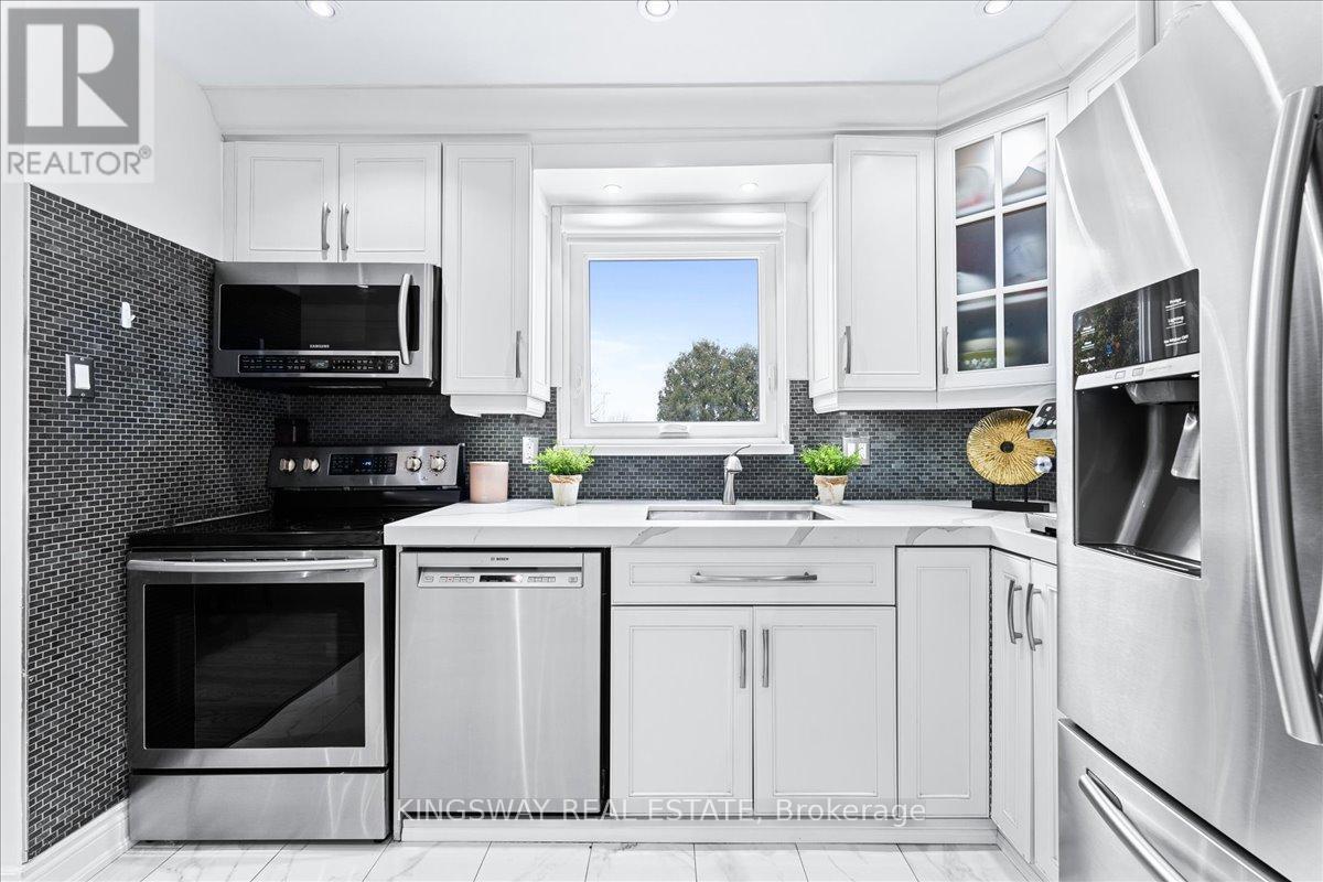 2594 Bromsgrove Road, Mississauga, Ontario  L5J 1M2 - Photo 11 - W12484495