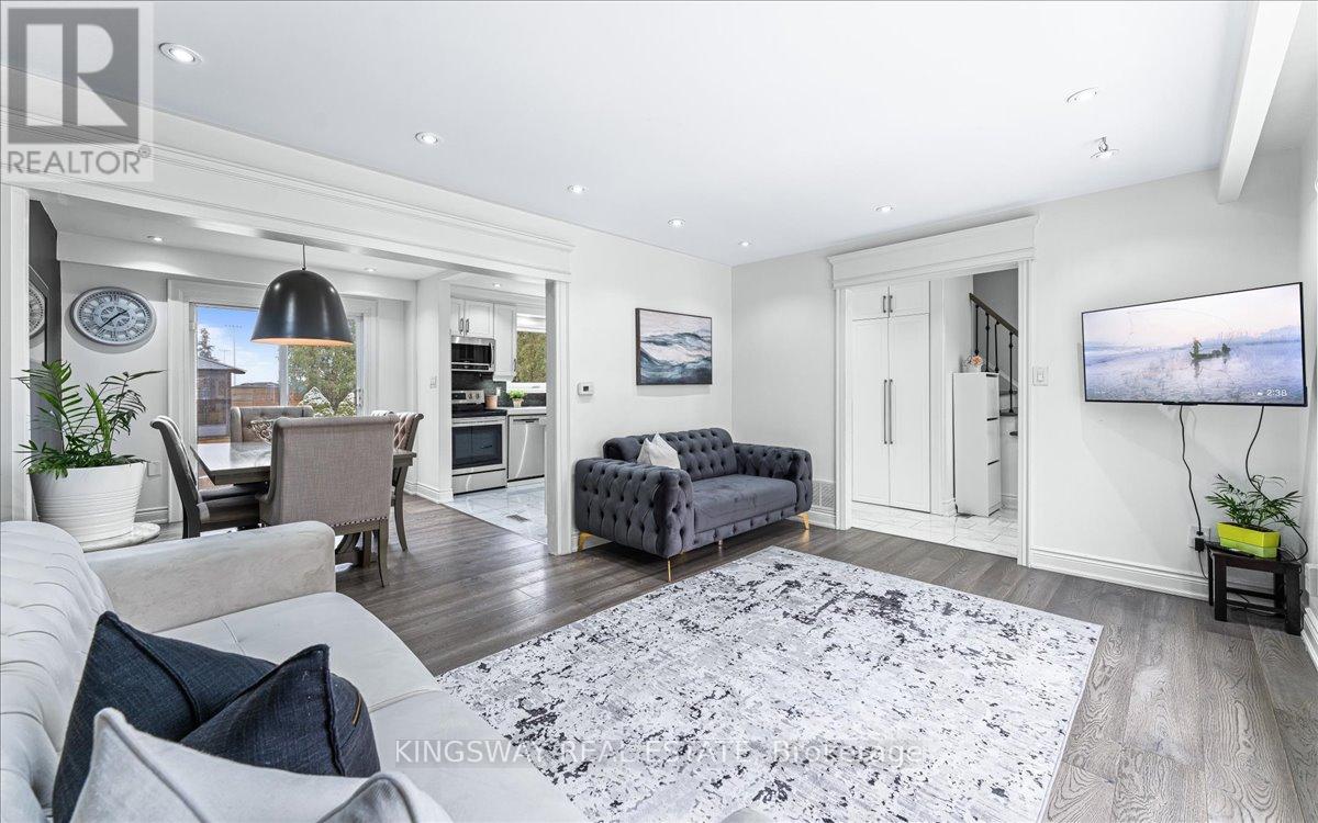 2594 Bromsgrove Road, Mississauga, Ontario  L5J 1M2 - Photo 3 - W12484495