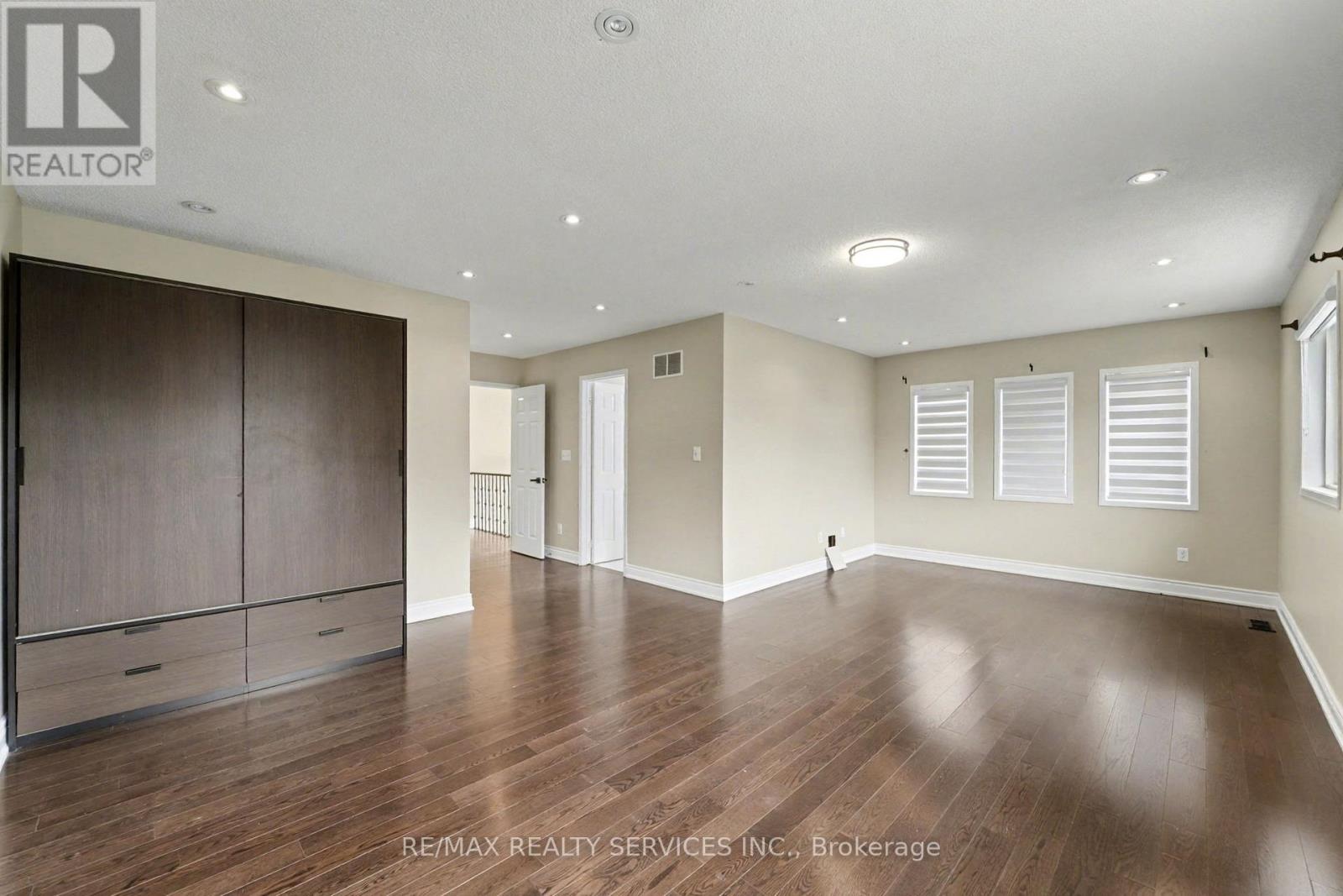 Main - 1032 Blueheron Boulevard, Mississauga, Ontario  L5V 2J8 - Photo 13 - W12484535