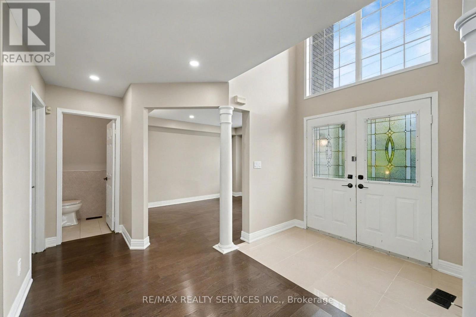 Main - 1032 Blueheron Boulevard, Mississauga, Ontario  L5V 2J8 - Photo 3 - W12484535