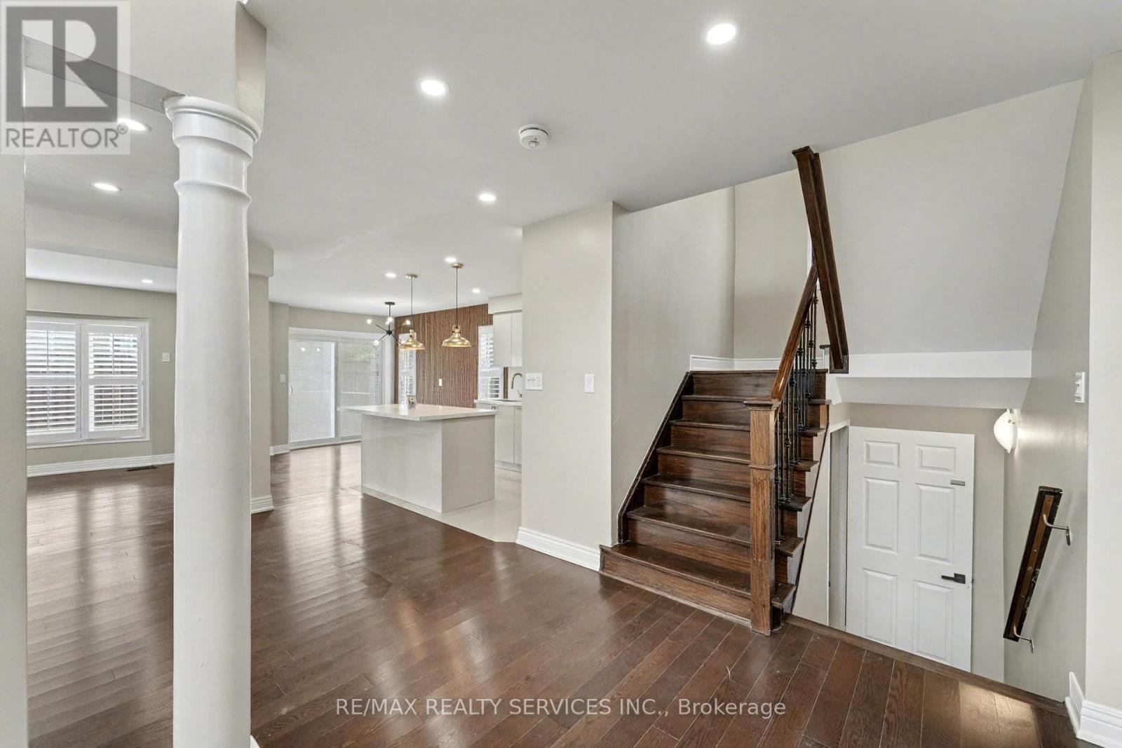 Main - 1032 Blueheron Boulevard, Mississauga, Ontario  L5V 2J8 - Photo 5 - W12484535