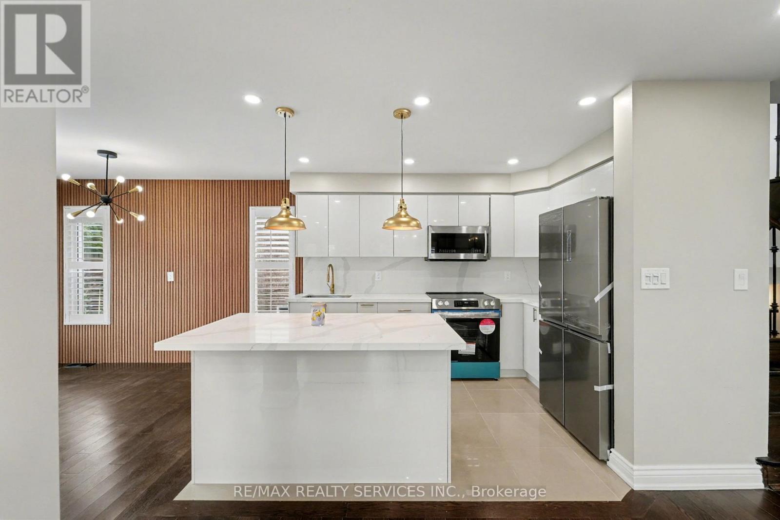 Main - 1032 Blueheron Boulevard, Mississauga, Ontario  L5V 2J8 - Photo 9 - W12484535