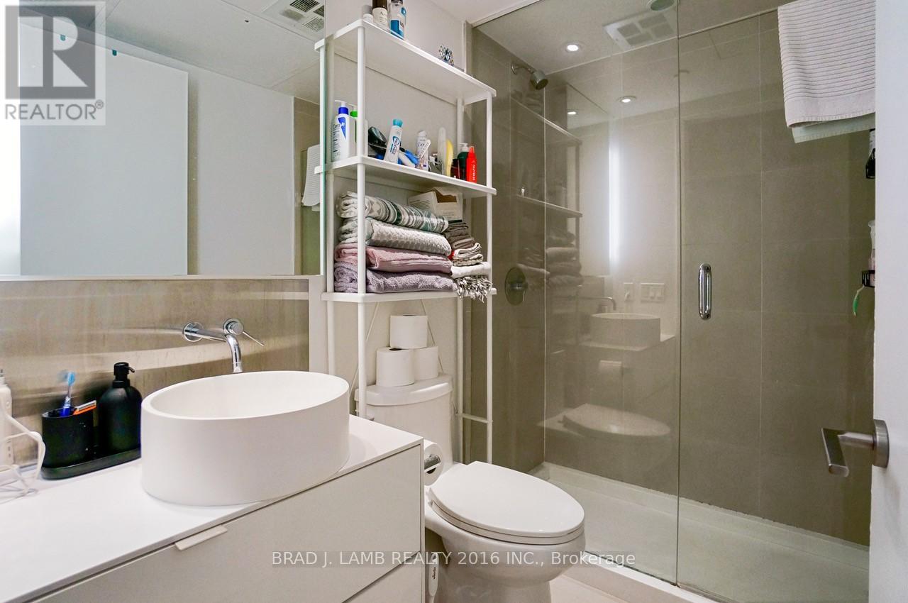 210 - 383 Sorauren Avenue, Toronto, Ontario  M6R 0A4 - Photo 13 - W12484538