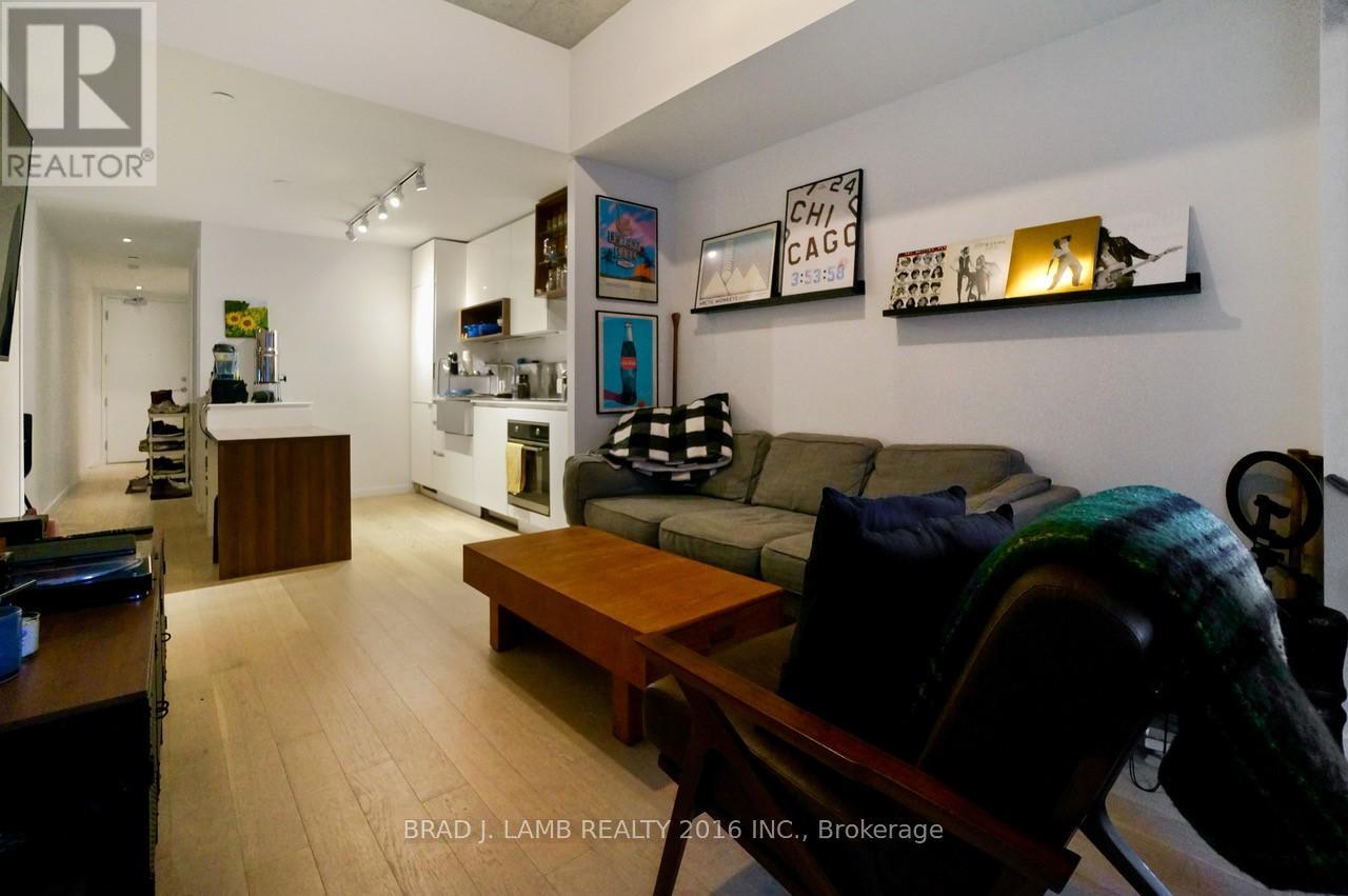 210 - 383 Sorauren Avenue, Toronto, Ontario  M6R 0A4 - Photo 2 - W12484538