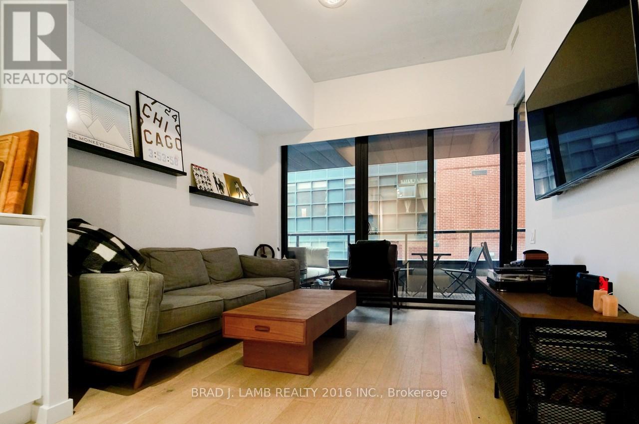 210 - 383 Sorauren Avenue, Toronto, Ontario  M6R 0A4 - Photo 4 - W12484538