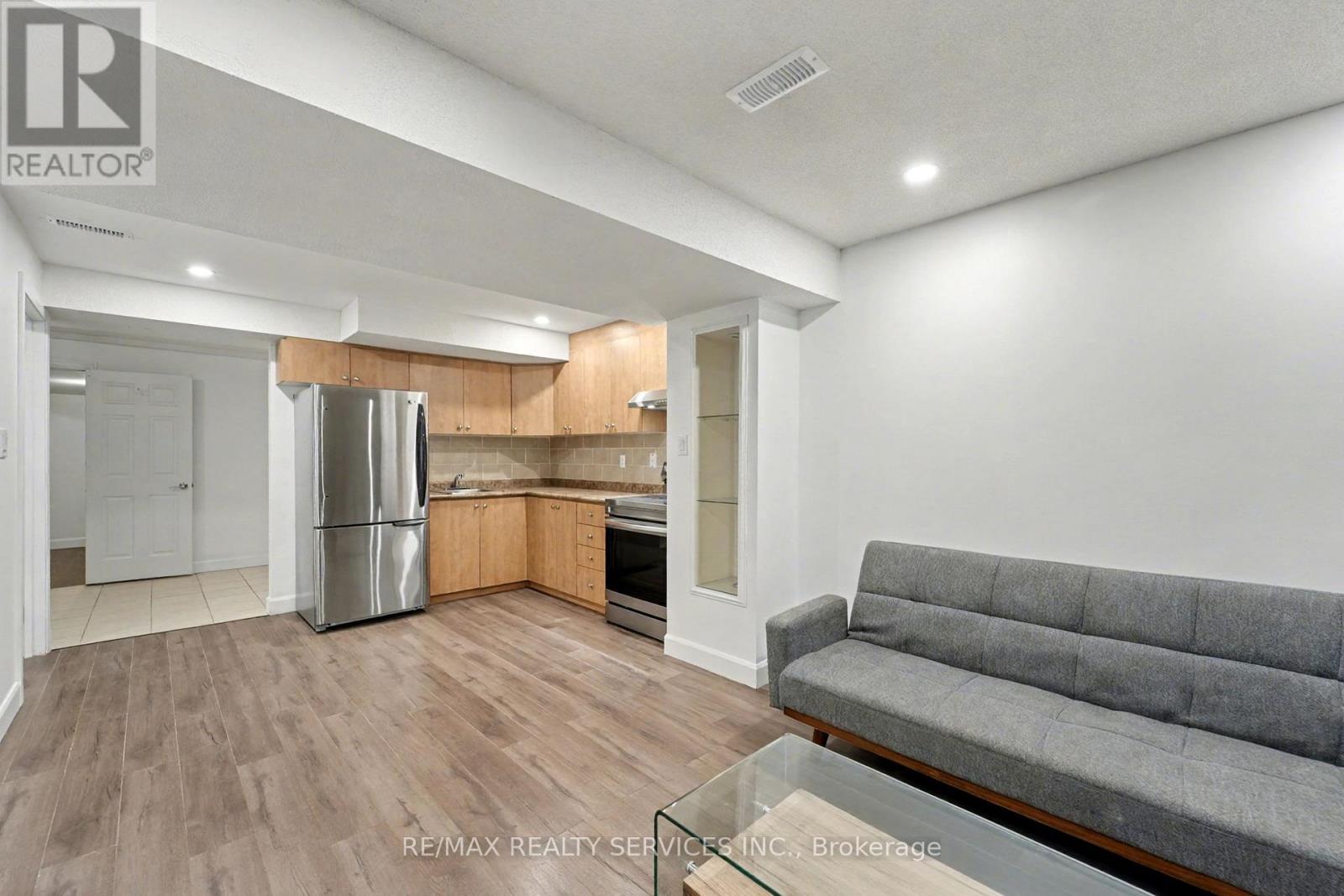 Bsmt - 1032 Blueheron Boulevard, Mississauga, Ontario  L5V 2J8 - Photo 4 - W12484546