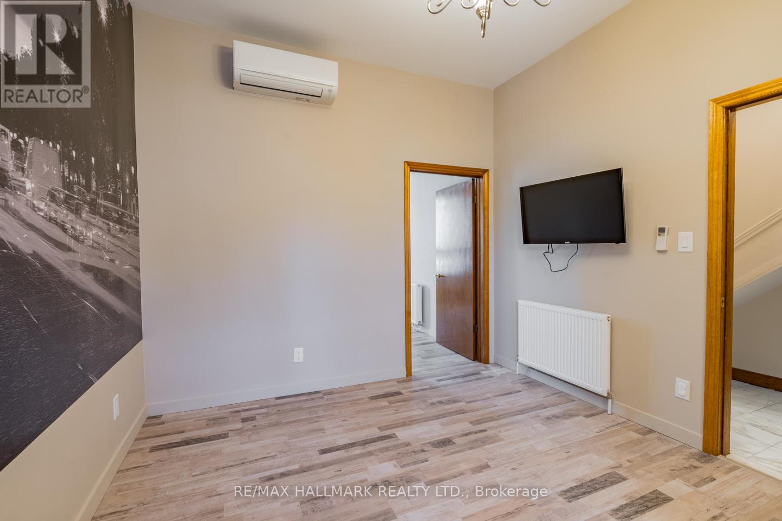 Main - 180 Lansdowne Avenue, Toronto, Ontario  M6K 2V9 - Photo 10 - W12484559