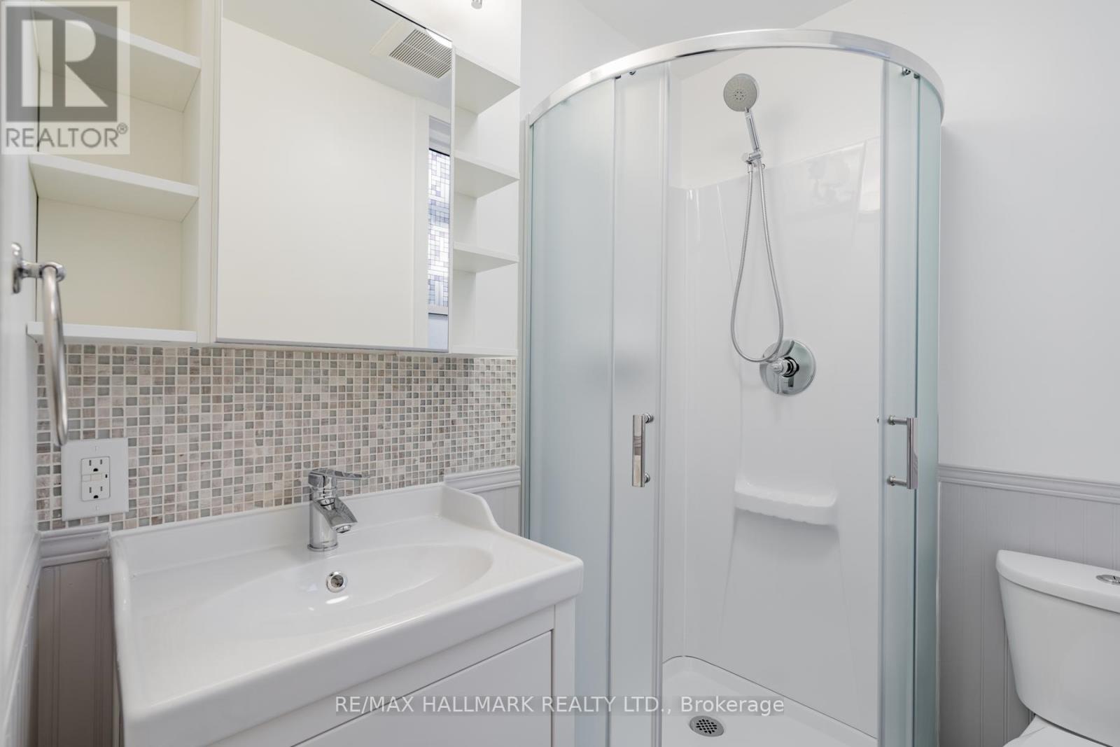 Main - 180 Lansdowne Avenue, Toronto, Ontario  M6K 2V9 - Photo 15 - W12484559