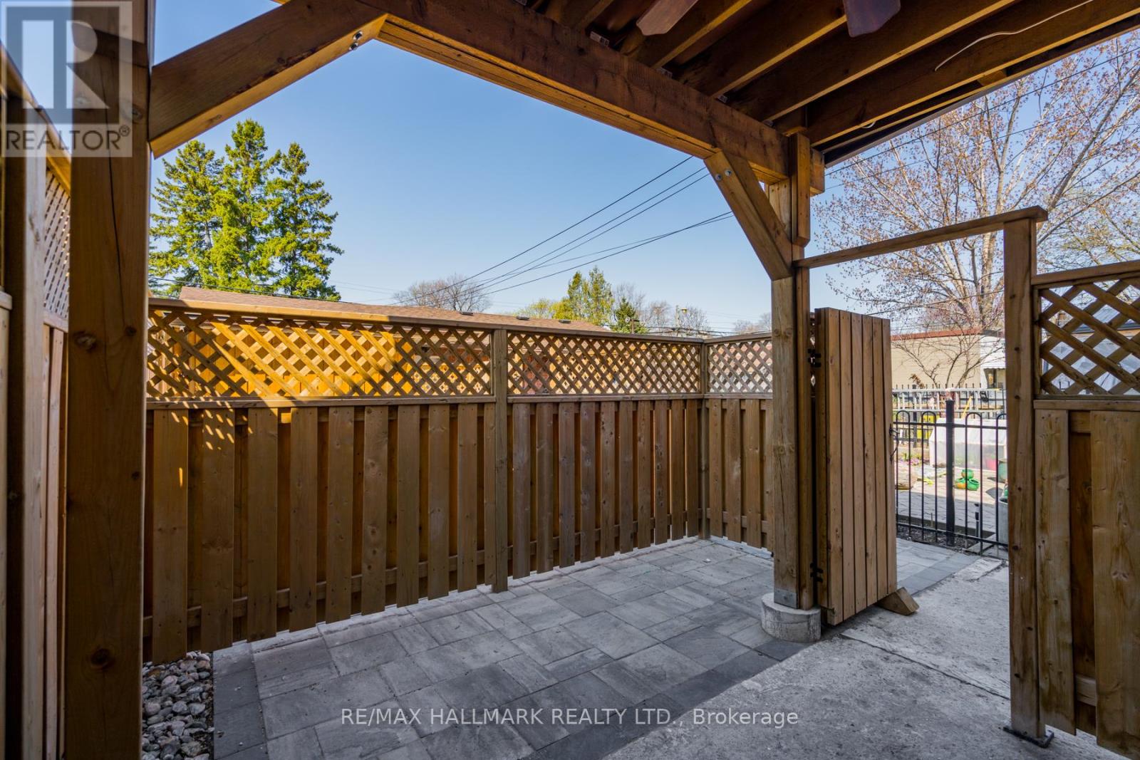 Main - 180 Lansdowne Avenue, Toronto, Ontario  M6K 2V9 - Photo 4 - W12484559