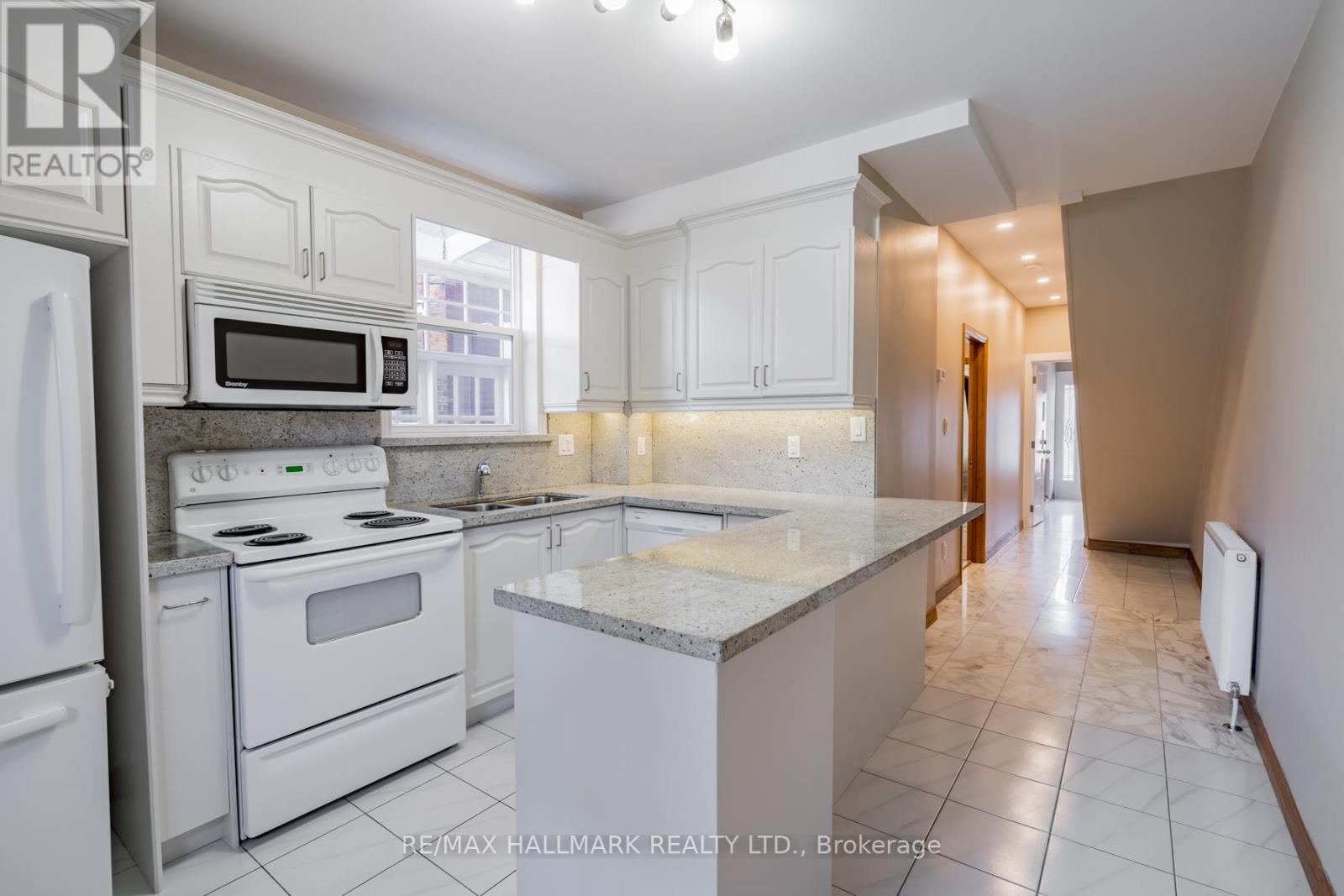 Main - 180 Lansdowne Avenue, Toronto, Ontario  M6K 2V9 - Photo 6 - W12484559