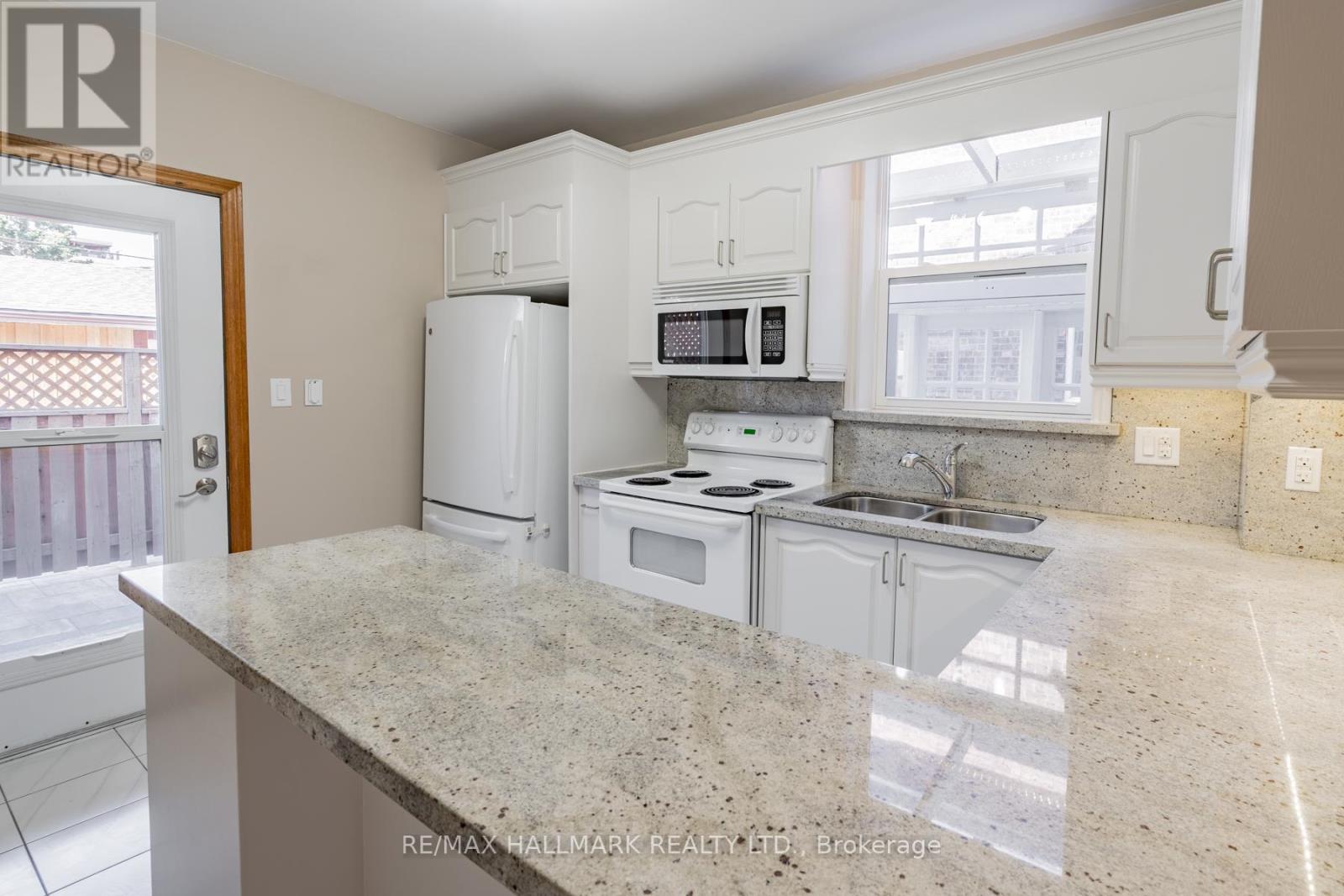 Main - 180 Lansdowne Avenue, Toronto, Ontario  M6K 2V9 - Photo 8 - W12484559