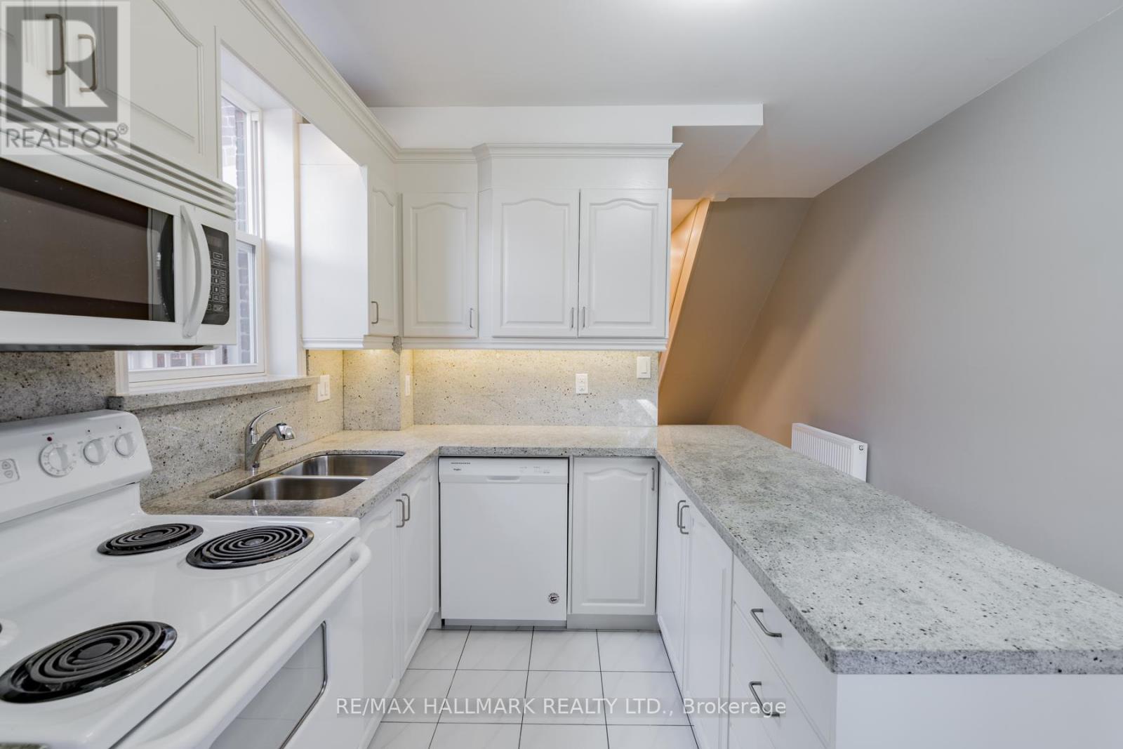 Main - 180 Lansdowne Avenue, Toronto, Ontario  M6K 2V9 - Photo 9 - W12484559