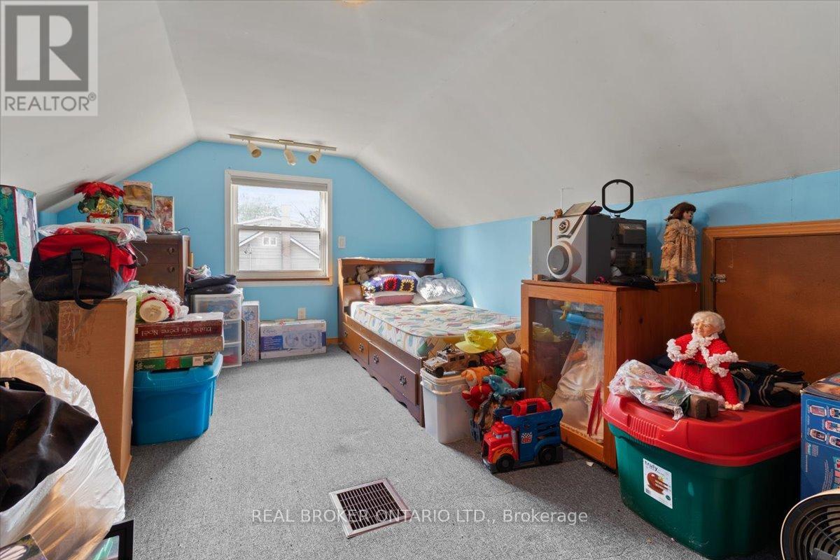 1097 Enola Avenue, Mississauga, Ontario  L5G 4B1 - Photo 18 - W12484563