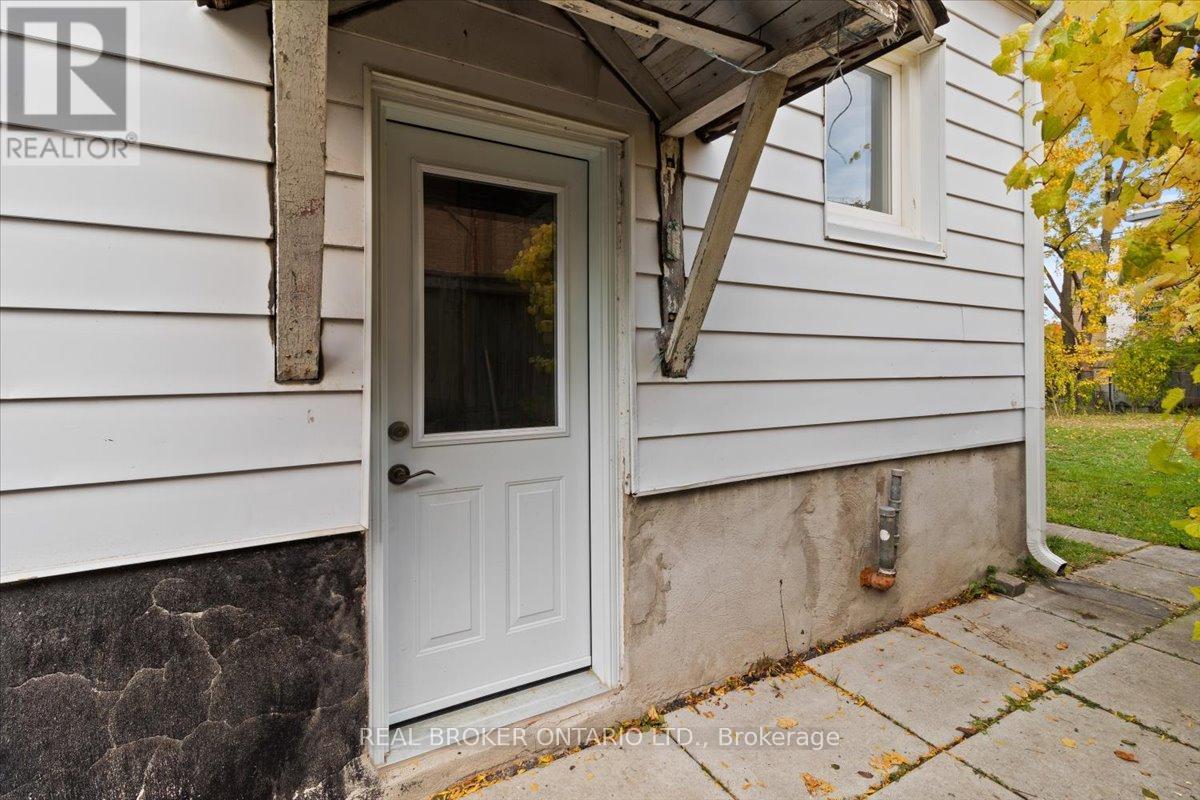 1097 Enola Avenue, Mississauga, Ontario  L5G 4B1 - Photo 23 - W12484563