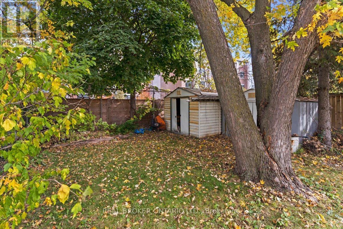 1097 Enola Avenue, Mississauga, Ontario  L5G 4B1 - Photo 25 - W12484563