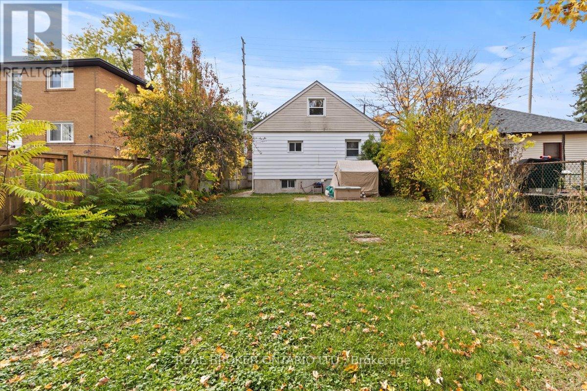 1097 Enola Avenue, Mississauga, Ontario  L5G 4B1 - Photo 27 - W12484563