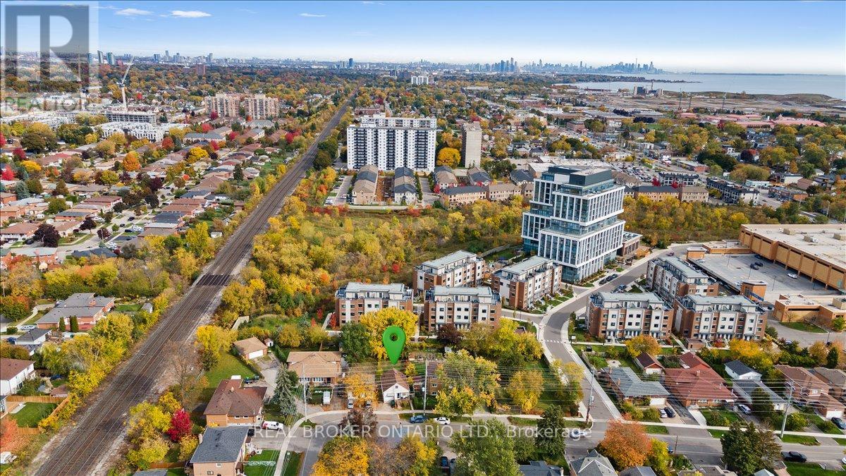 1097 Enola Avenue, Mississauga, Ontario  L5G 4B1 - Photo 31 - W12484563
