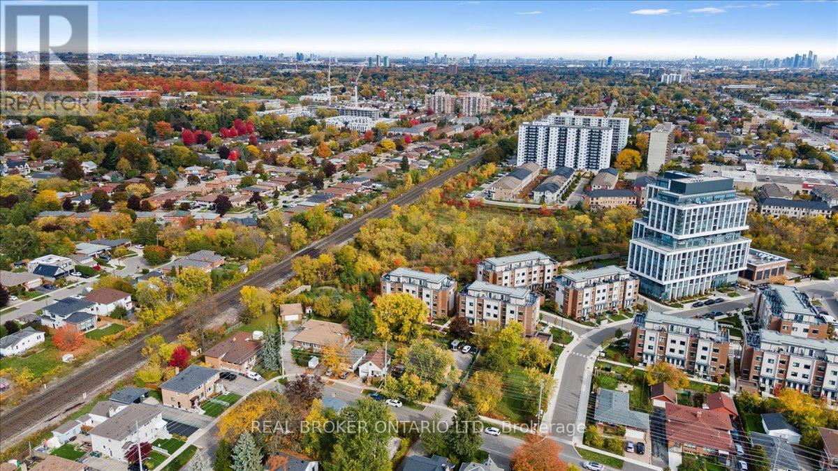 1097 Enola Avenue, Mississauga, Ontario  L5G 4B1 - Photo 32 - W12484563