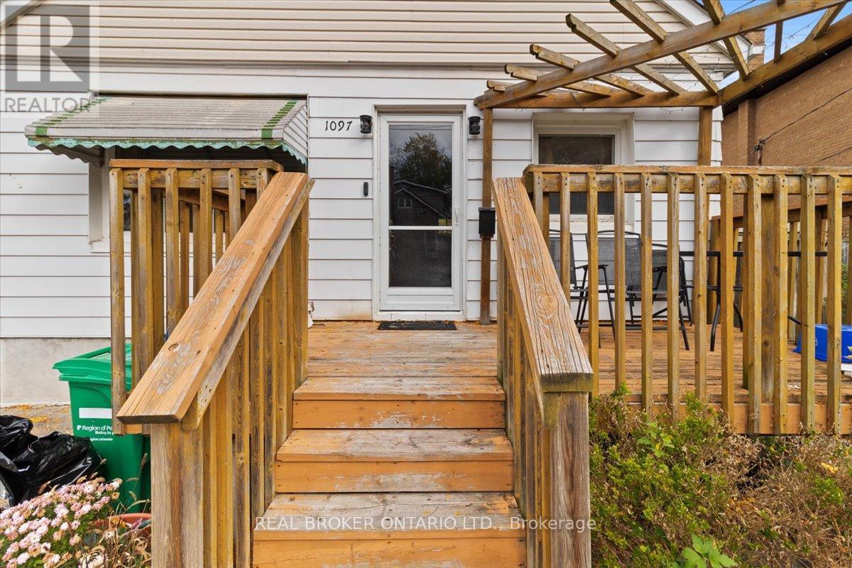 1097 Enola Avenue, Mississauga, Ontario  L5G 4B1 - Photo 6 - W12484563