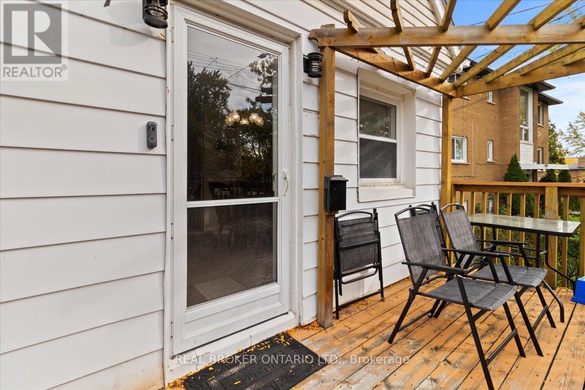 1097 Enola Avenue, Mississauga, Ontario  L5G 4B1 - Photo 7 - W12484563