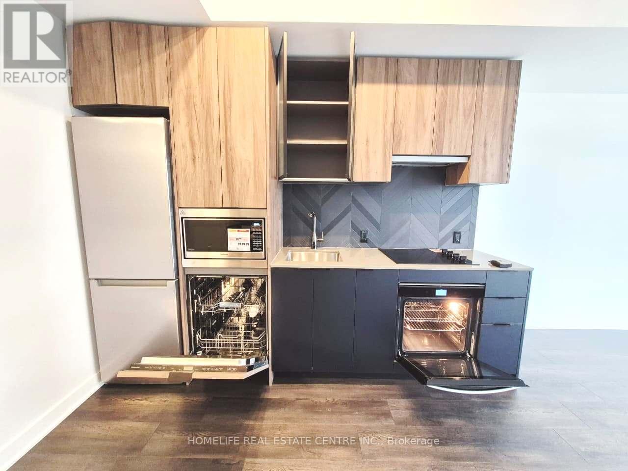 501 - 1037 The Queensway, Toronto, Ontario  M8Z 6C7 - Photo 3 - W12484564