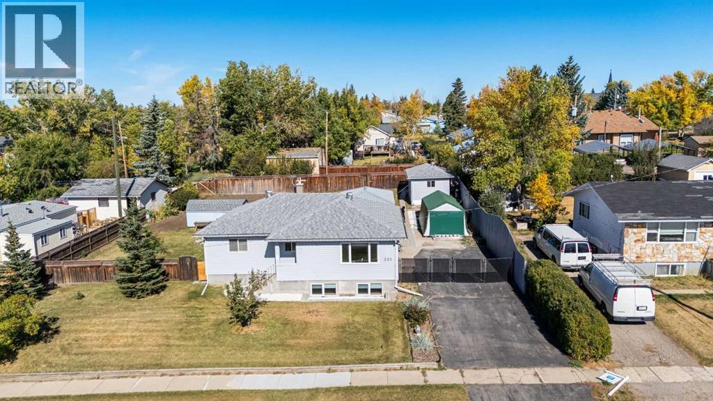 230 Frederick Avenue W, Standard, Alberta