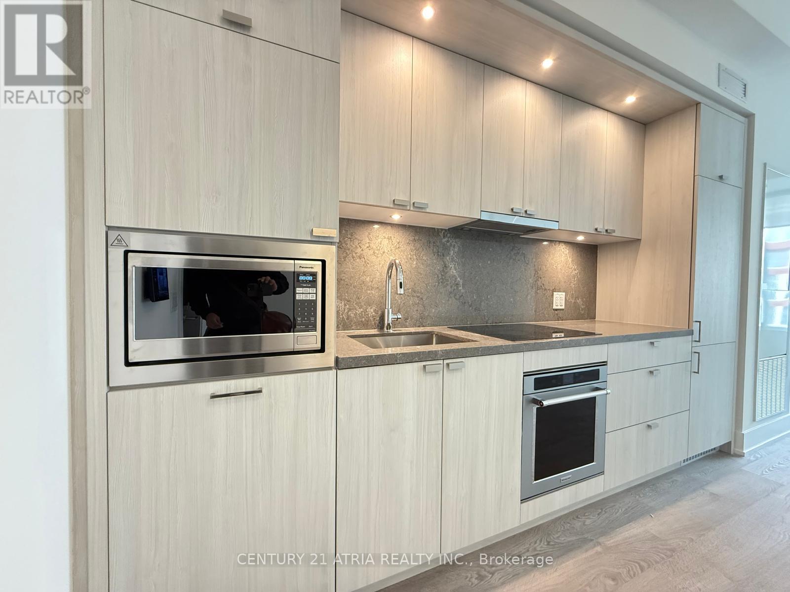 502 - 259 THE KINGSWAY, Toronto, Ontario