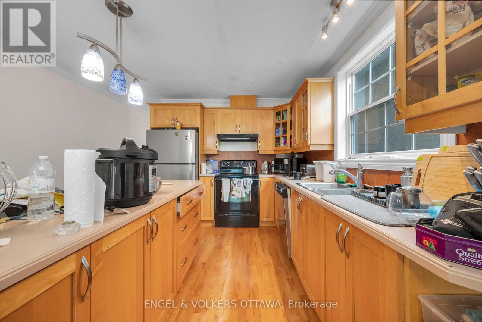 46 Ella Street, Ottawa, Ontario  K1S 2S4 - Photo 3 - X12484569
