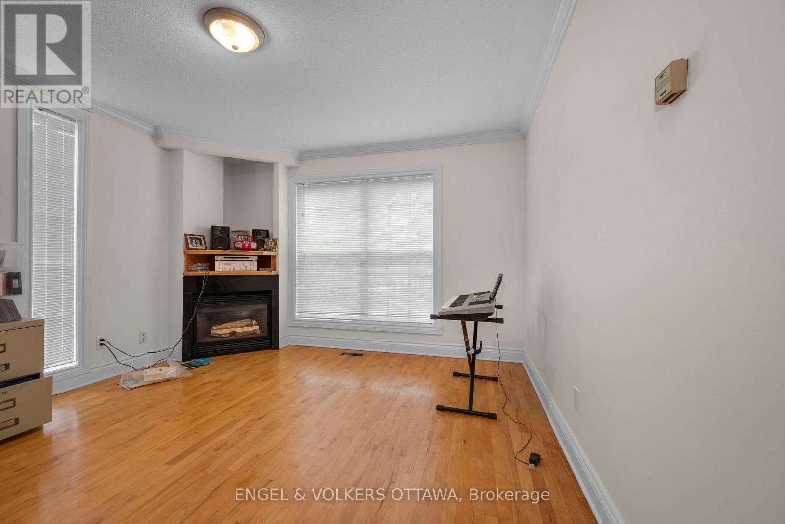 46 Ella Street, Ottawa, Ontario  K1S 2S4 - Photo 5 - X12484569