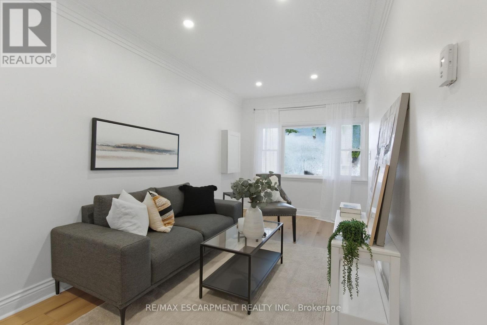 78 Delena Avenue N, Hamilton, Ontario  L8H 6B7 - Photo 6 - X12484503