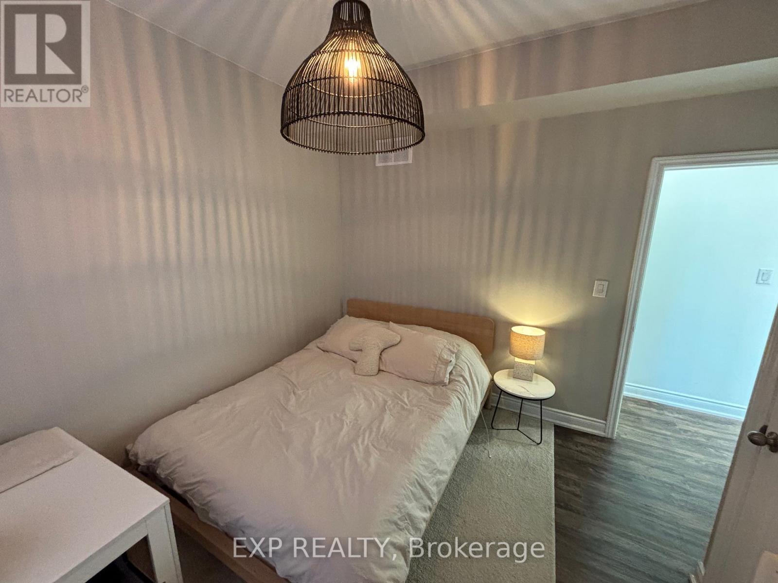 Main - 163 Wentworth Street N, Hamilton, Ontario  L8L 5V6 - Photo 12 - X12484550