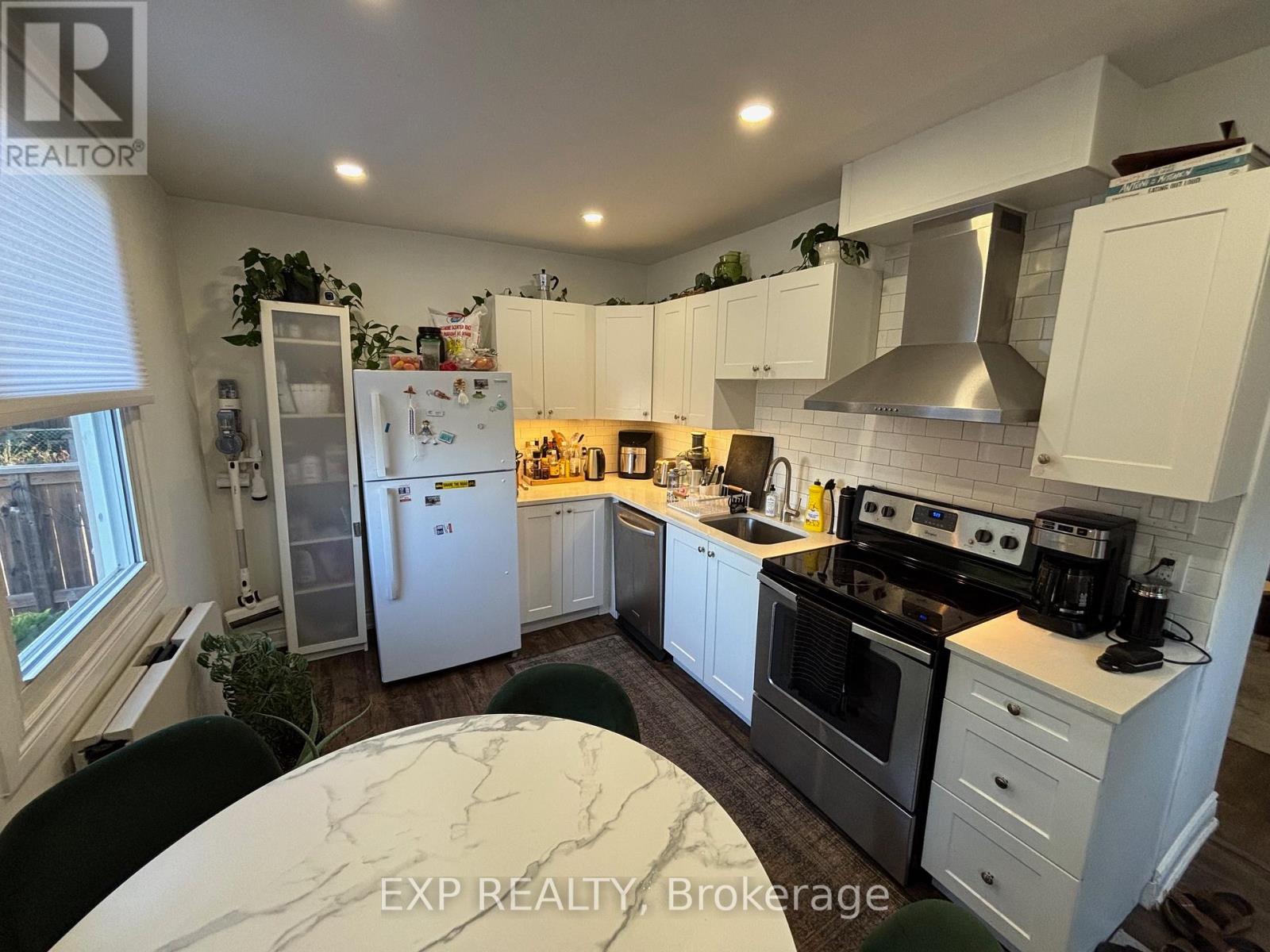 Main - 163 Wentworth Street N, Hamilton, Ontario  L8L 5V6 - Photo 2 - X12484550