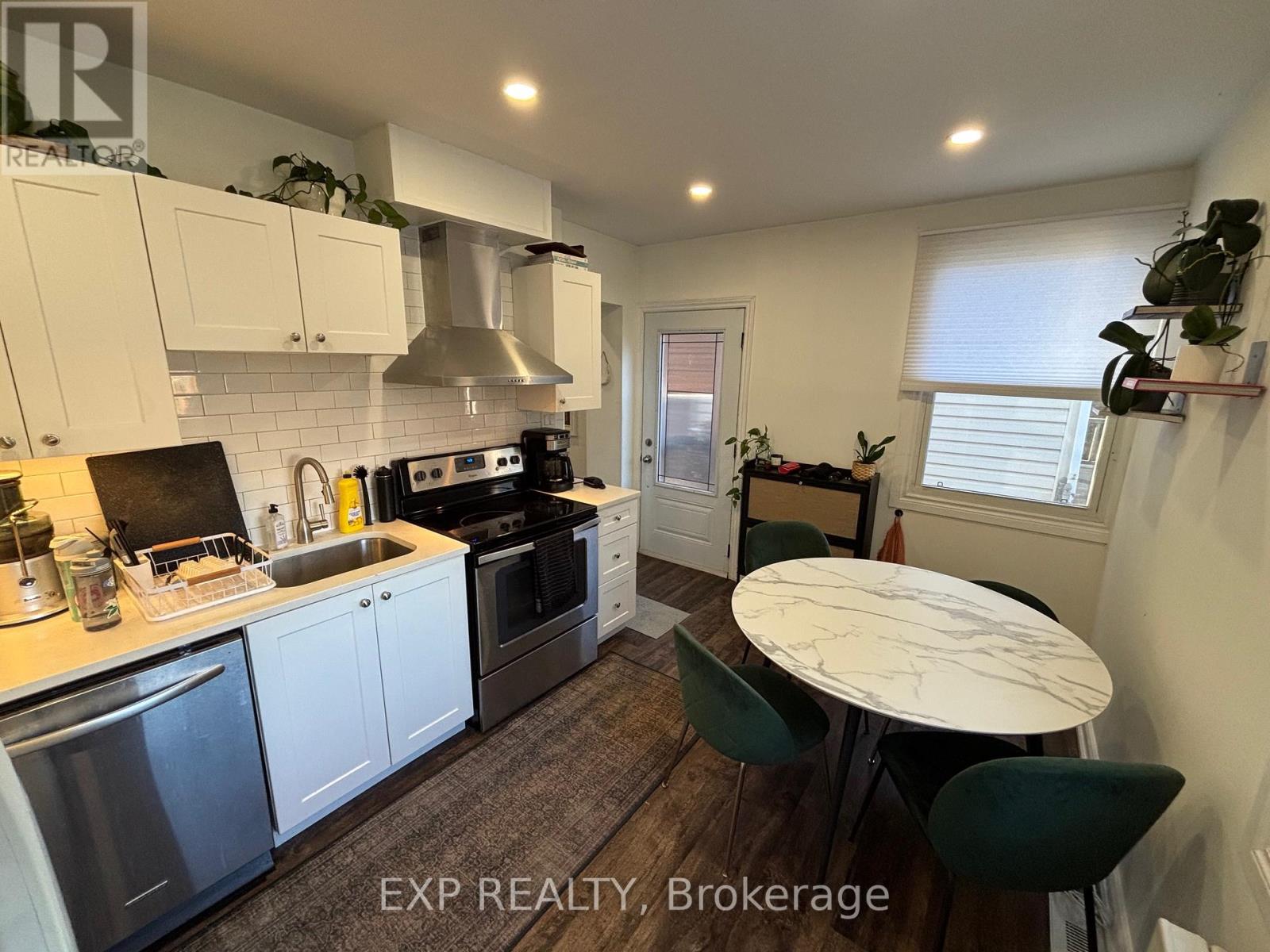 Main - 163 Wentworth Street N, Hamilton, Ontario  L8L 5V6 - Photo 3 - X12484550