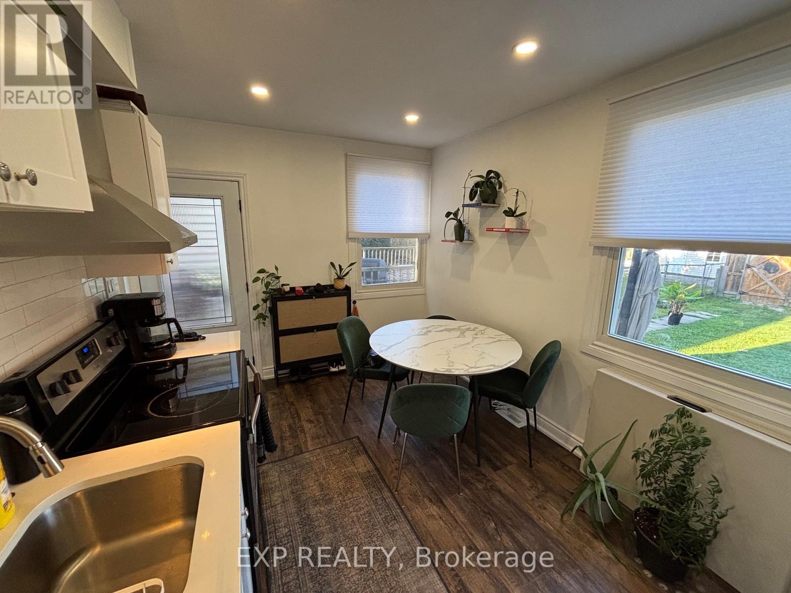 Main - 163 Wentworth Street N, Hamilton, Ontario  L8L 5V6 - Photo 4 - X12484550