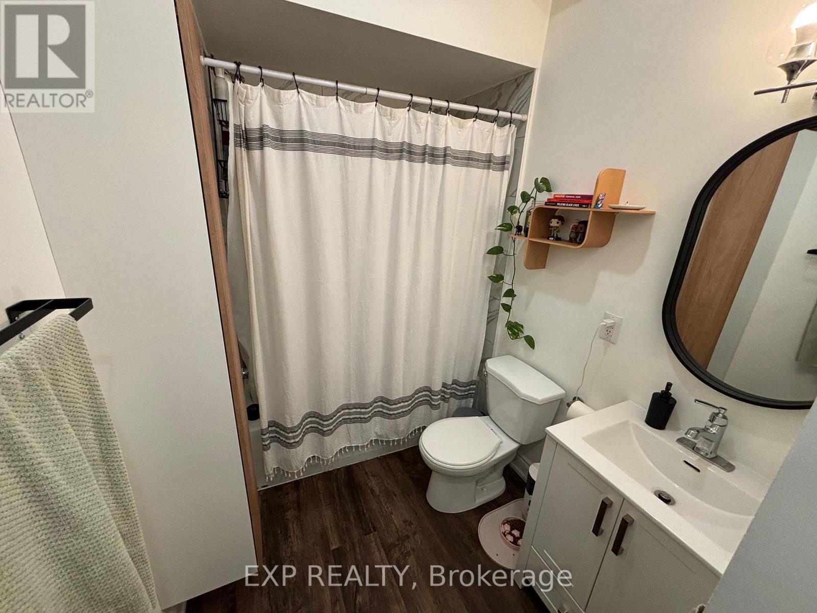 Main - 163 Wentworth Street N, Hamilton, Ontario  L8L 5V6 - Photo 8 - X12484550