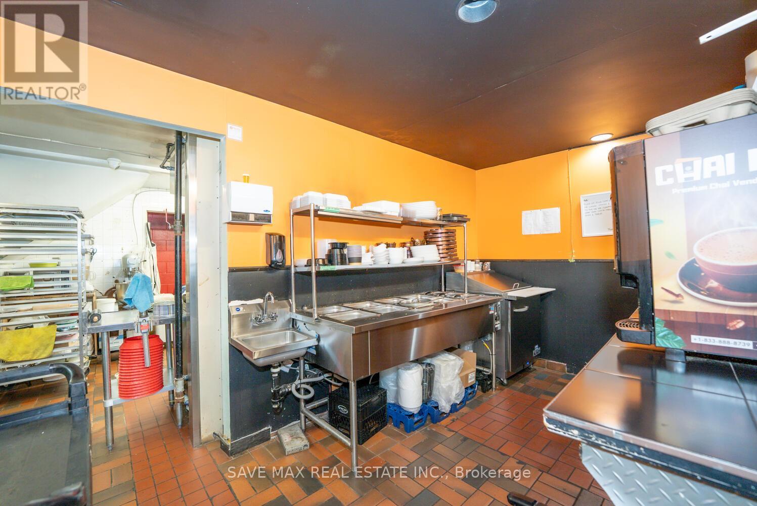 4 - 466 Merritt Street, St. Catharines, Ontario  L2P 1P3 - Photo 15 - X12484554