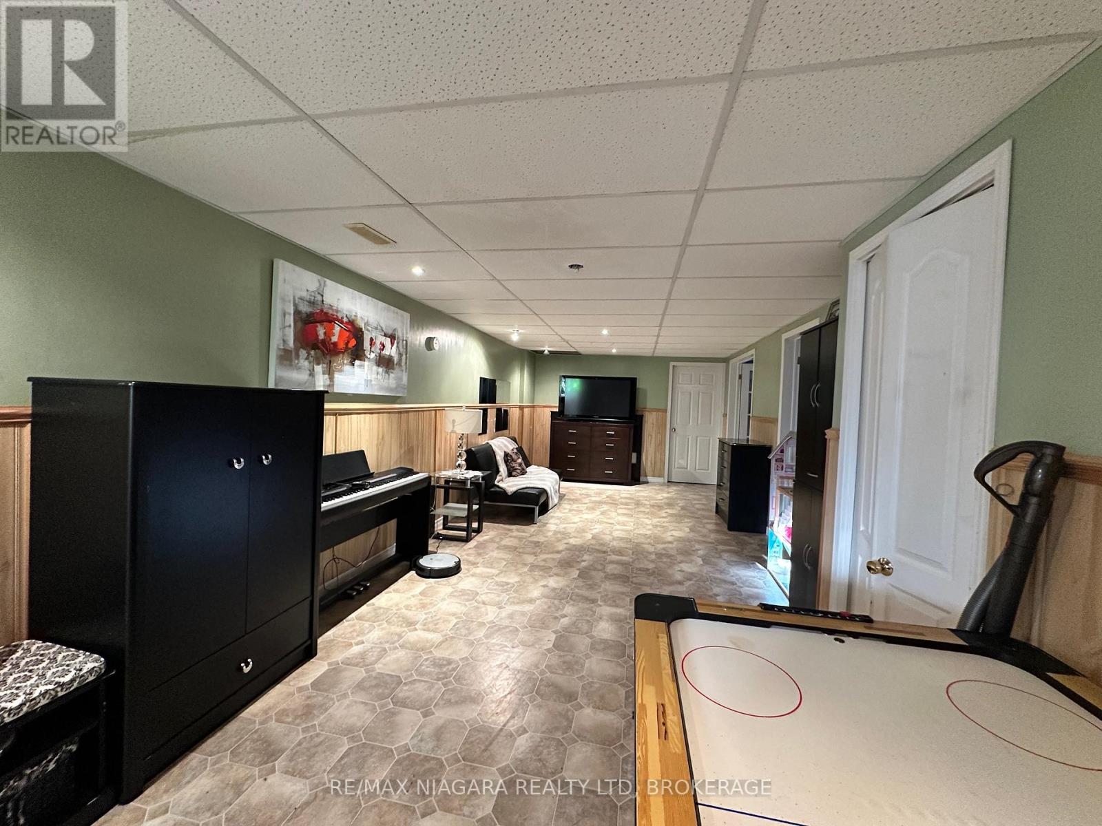 209 Autumn Crescent, Welland, Ontario  L3C 7K2 - Photo 14 - X12484570