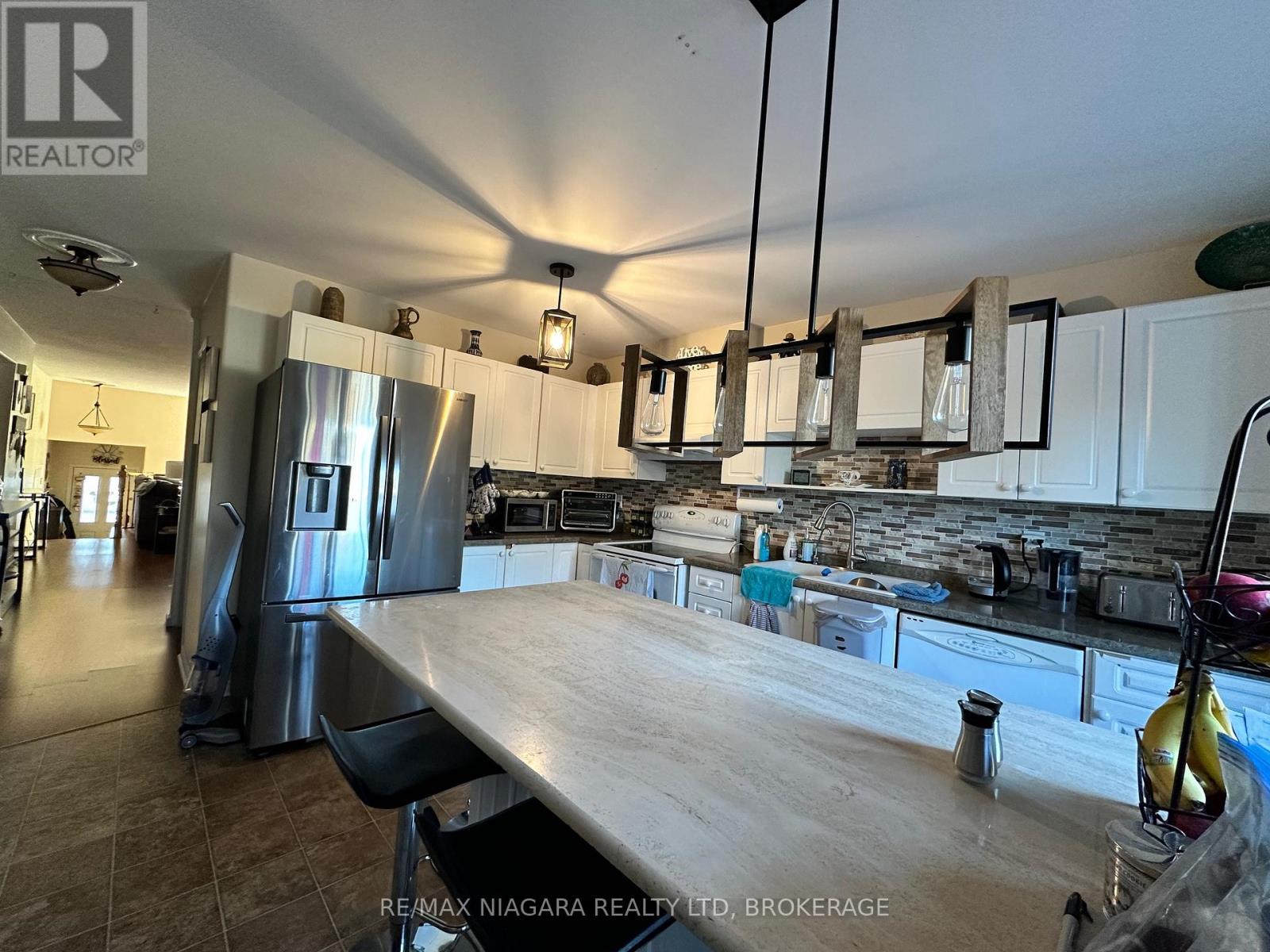 209 Autumn Crescent, Welland, Ontario  L3C 7K2 - Photo 7 - X12484570