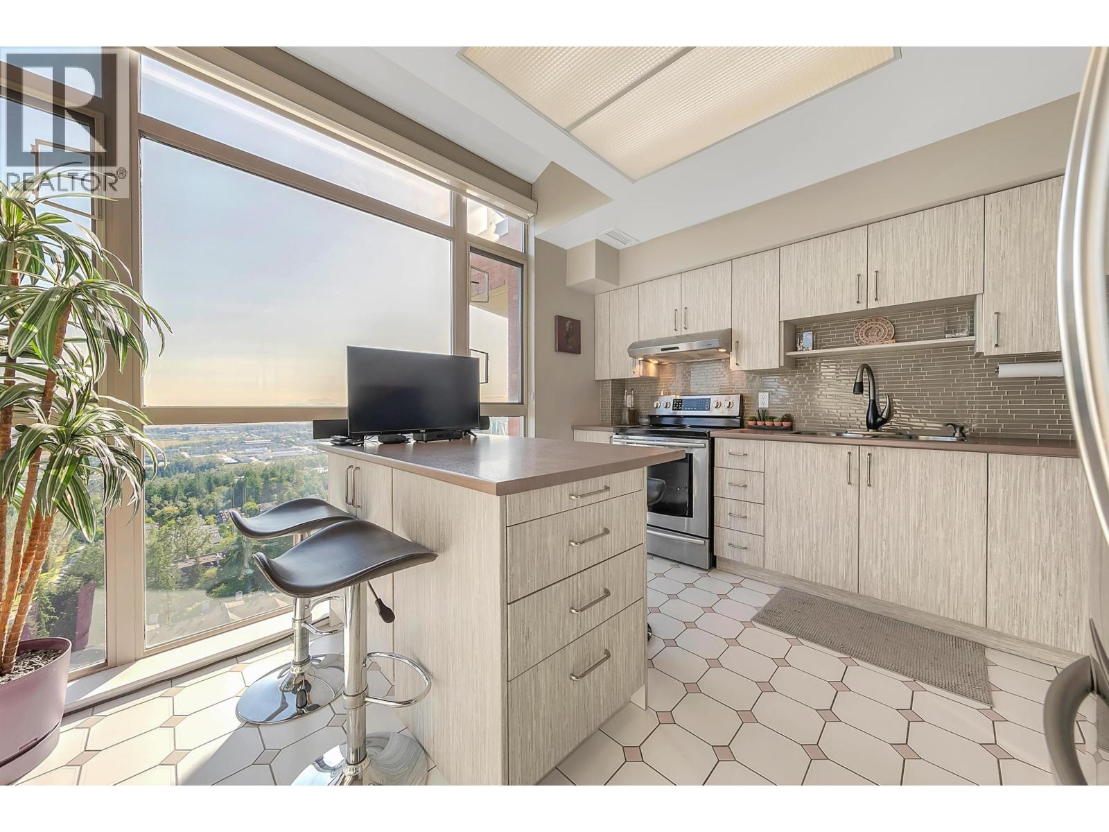 2401 6888 Station Hill Drive, Burnaby, British Columbia  V3N 4X5 - Photo 7 - R3062208