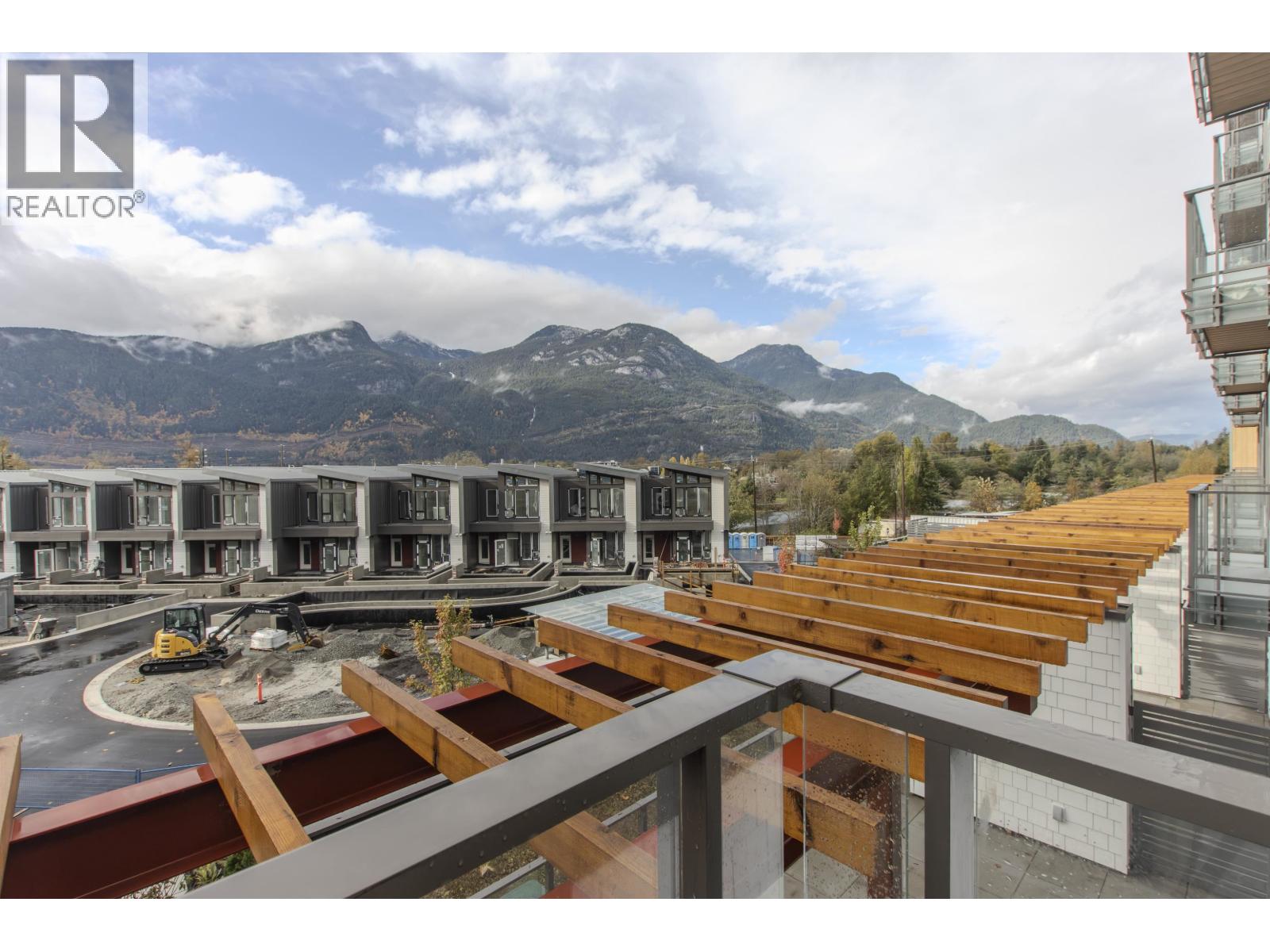 303 1500 Scott Crescent, Squamish, British Columbia  V8B 0J2 - Photo 3 - R3061605