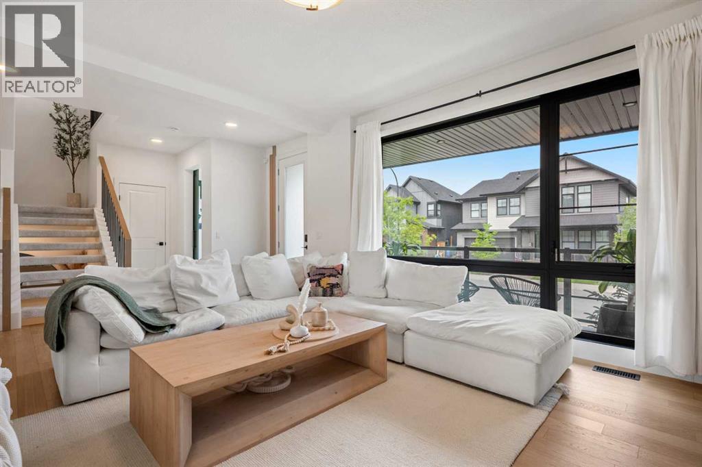 27 Bluerock Avenue Sw, Calgary, Alberta  T3M 2Z9 - Photo 5 - A2264396