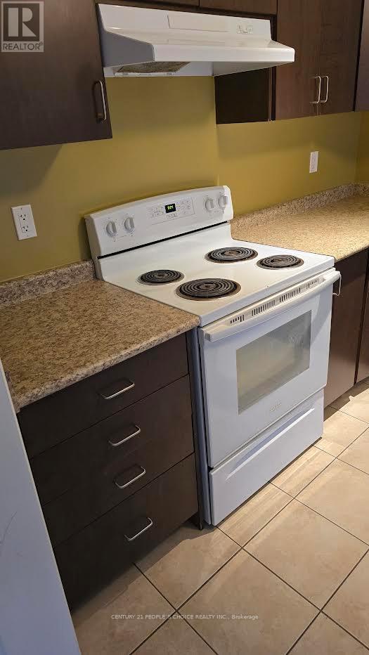 106 Bonnie Braes Drive, Brampton, Ontario  L6Y 5Y7 - Photo 3 - W12468615
